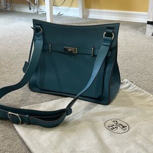 Authentic Hermès Jypsiere 28, received as a gift in 2018 and only slightly used.